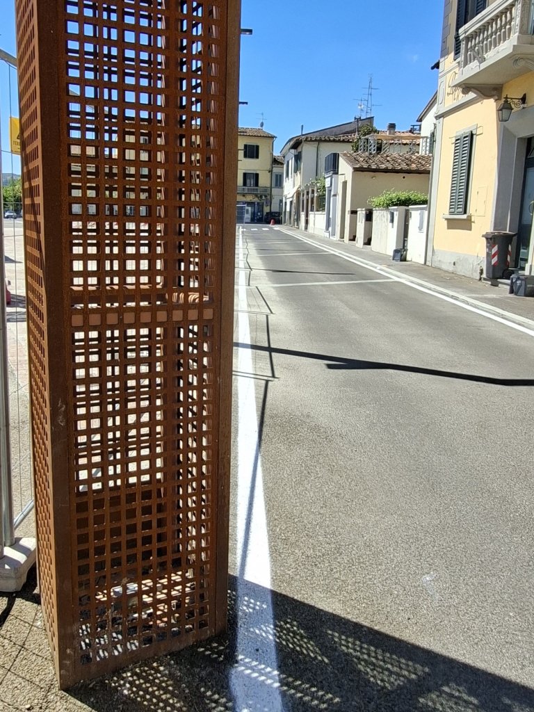 POGGIO D’AGOSTO: PILONE CHE INGOMBRA E SINDACO A META’.